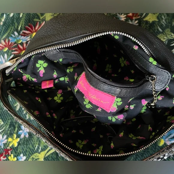 Betsey Johnson Shoulder Bag - Picture 10 of 13